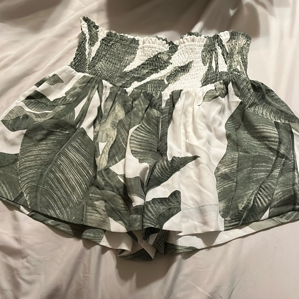Vici Shorts NWOT